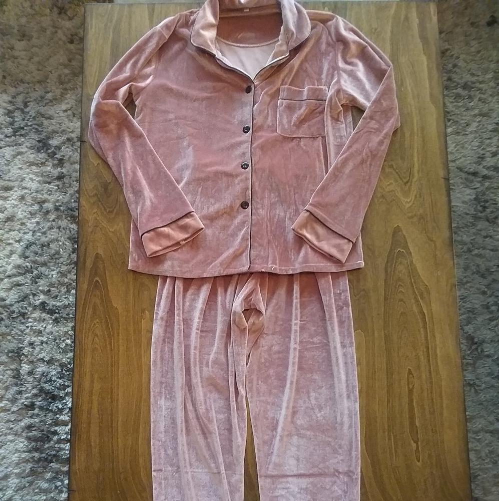 SHEIN Velvet Blush Pajamas ☺ 💤 Size Small - Picture 2 of 16